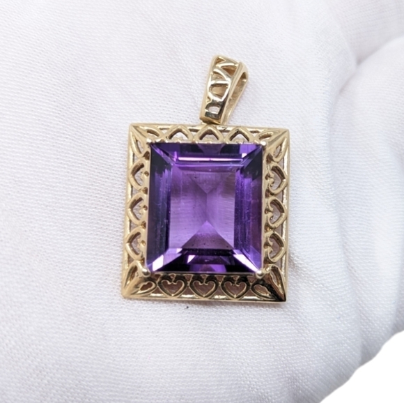 10kt Solid Yellow Gold Amethyst Emerald Cut Vintage Pendant With Heart Detail - Picture 5 of 9